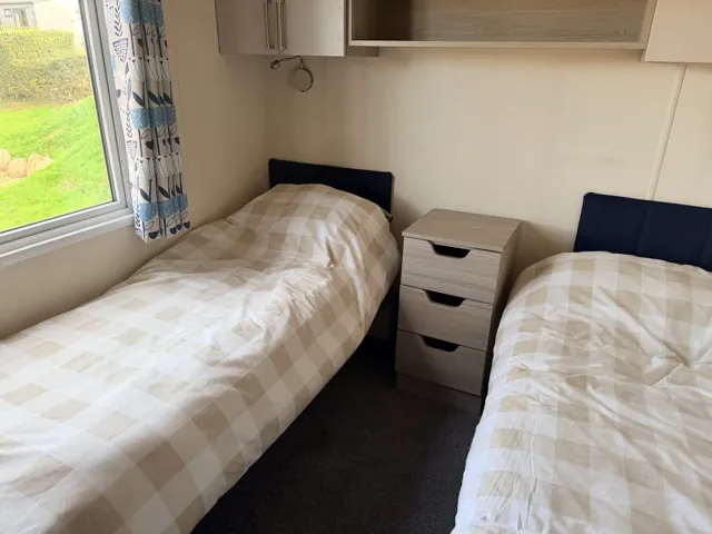 Kensington — bedroom 2 single beds