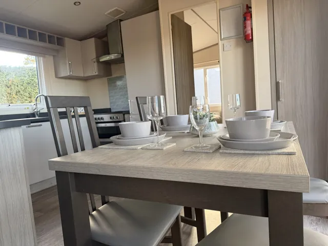 Kensington — dining table