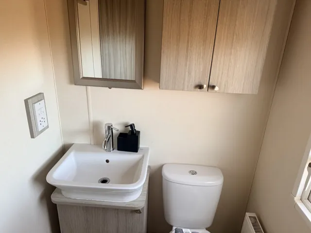 Kensington — sink toilet