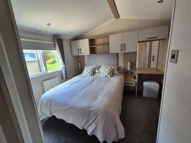 Manor Master Bedroom2