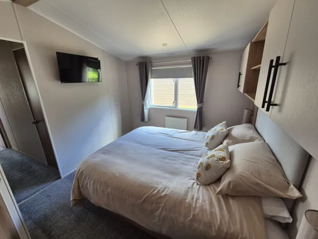 Manor Master Bedroom3