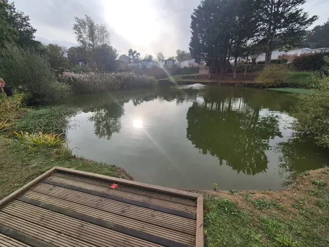 Woodleigh Fishing Lakes — waterside fishing platform